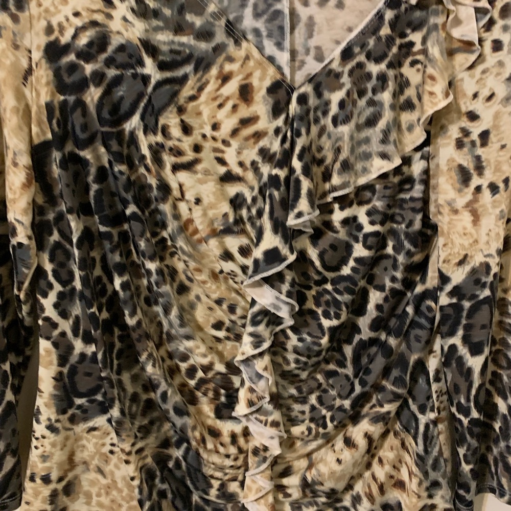 KAYLE HOPE Leopard Print Top, size Medium - Picture 8 of 12